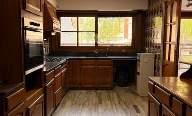 CASA CON ASCENSOR/PILETA/QUINCHO/SAUNA