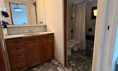 CASA CON ASCENSOR/PILETA/QUINCHO/SAUNA