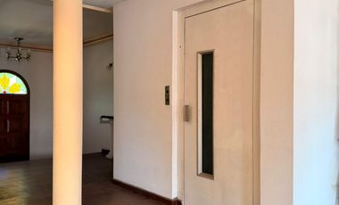 CASA CON ASCENSOR/PILETA/QUINCHO/SAUNA