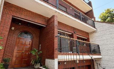 CASA CON ASCENSOR/PILETA/QUINCHO/SAUNA