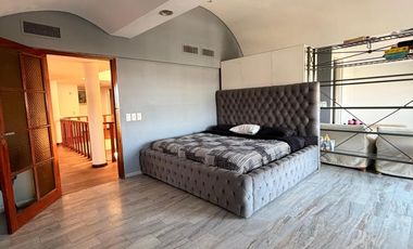 CASA CON ASCENSOR/PILETA/QUINCHO/SAUNA