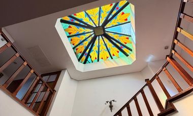 CASA CON ASCENSOR/PILETA/QUINCHO/SAUNA