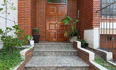 CASA CON ASCENSOR/PILETA/QUINCHO/SAUNA