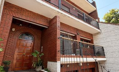 CASA CON ASCENSOR/PILETA/QUINCHO/SAUNA