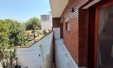 CASA CON ASCENSOR/PILETA/QUINCHO/SAUNA