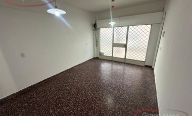 Local al frente con habitacion