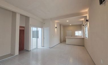 Casa en renta en Veracruz Col. 21 abril con amplio Patio