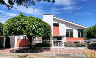 ARRIENDO CASA PARA EMPRESA BARRIO LOS HELECHOS