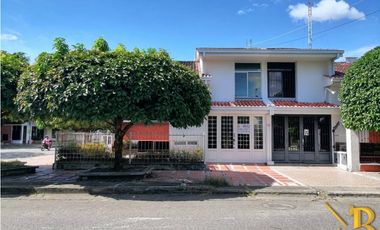 ARRIENDO CASA PARA EMPRESA BARRIO LOS HELECHOS