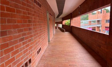 Vendo Aparta-oficina en alto de palmas - Mall Indiana