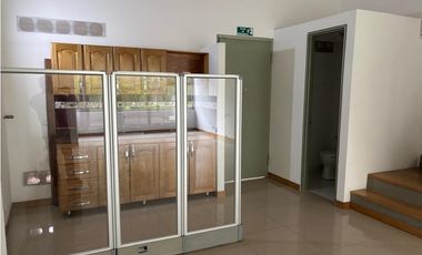 Vendo Aparta-oficina en alto de palmas - Mall Indiana