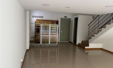 Vendo Aparta-oficina en alto de palmas - Mall Indiana