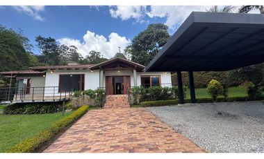 Casa campestre en unidad cerrada en el retiro