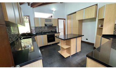 Casa campestre en unidad cerrada en el retiro