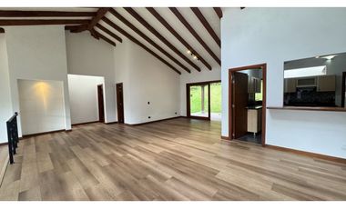 Casa campestre en unidad cerrada en el retiro