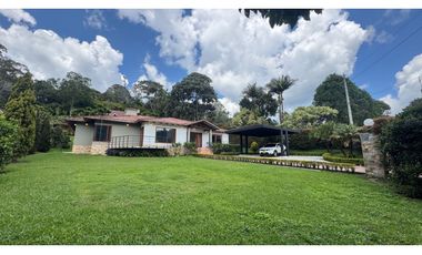 Casa campestre en unidad cerrada en el retiro