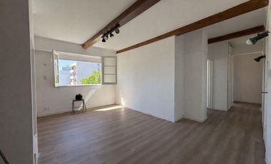 Adolfo Alsina y Belgrano - 3/4 amb con terraza y parrilla - Reciclado - Venta