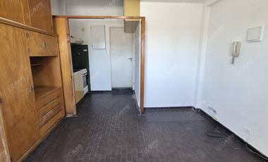 Av. San Isidro Labrador 4600 - Monoambiente sin expensas - Un piso por escalera