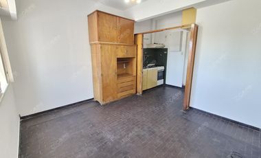 Av. San Isidro Labrador 4600 - Monoambiente sin expensas - Un piso por escalera