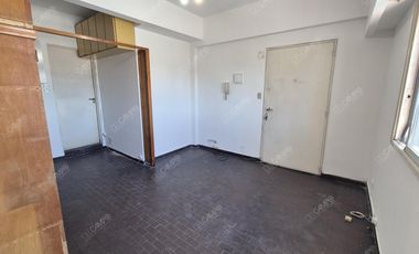 Av. San Isidro Labrador 4600 - Monoambiente sin expensas - Un piso por escalera