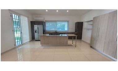 Casa con piscina - Albrook - Ancón