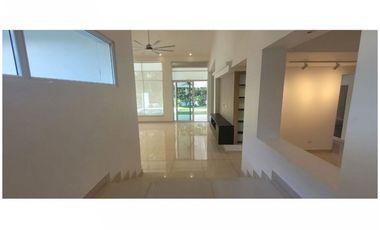 Casa con piscina - Albrook - Ancón