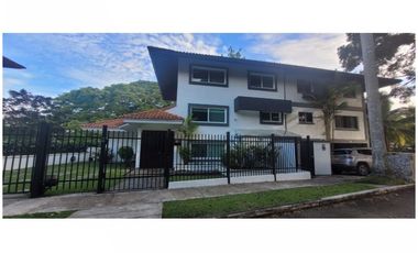 Casa con piscina - Albrook - Ancón