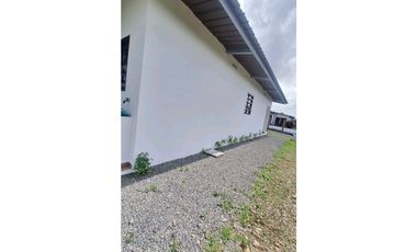 ALQUILER DE CASA EN ALTO BOQUETE AMOBLADA