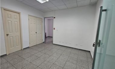 CALLE 50 / TORRE GLOBAL BANK / 95M2 / OFICINA  CON DIVISIONES