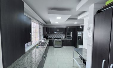 VILLA LUCRE / PH ALTOS DE SAN RAFAEL /  REMODELADA / 290M2