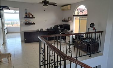 VILLA LUCRE / PH ALTOS DE SAN RAFAEL /  REMODELADA / 290M2