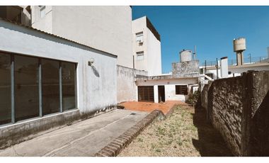 VENTA CASA DE 2 DORMITORIOS EN CALLE ITALIA