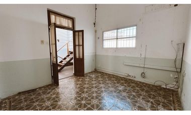 VENTA CASA DE 2 DORMITORIOS EN CALLE ITALIA