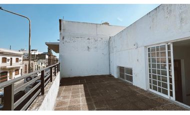 VENTA CASA DE 2 DORMITORIOS EN CALLE ITALIA