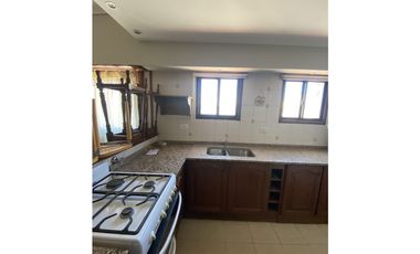 ALQUILER DPTO 3 AMBIENTES CON COCHERA - HIPOLITO YRIGOYEN 1900