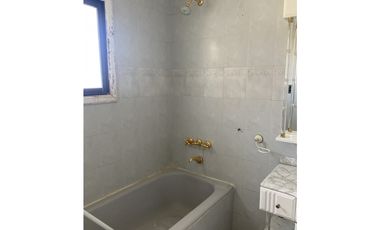 ALQUILER DPTO 3 AMBIENTES CON COCHERA - HIPOLITO YRIGOYEN 1900