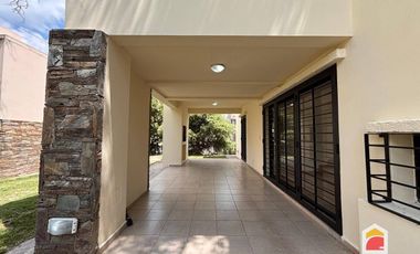 Villa Allende, Housing , Dúplex en alquiler c/ cochera. tres dorm tres baños