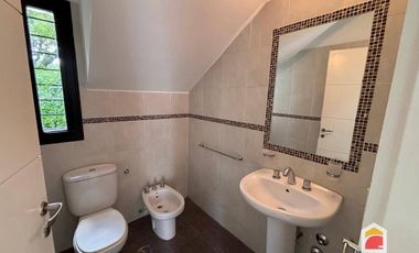 Villa Allende, Housing , Dúplex en alquiler c/ cochera. tres dorm tres baños