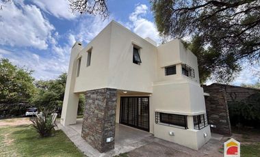 Villa Allende, Housing , Dúplex en alquiler c/ cochera. tres dorm tres baños