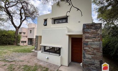 Villa Allende, Housing , Dúplex en alquiler c/ cochera. tres dorm tres baños