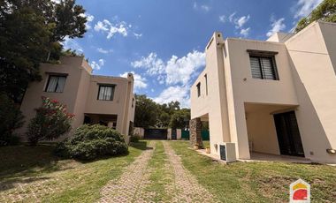 Villa Allende, Housing , Dúplex en alquiler c/ cochera. tres dorm tres baños