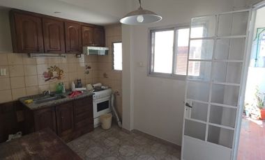 Casa PH en alquiler en Lanus Este