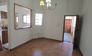 Casa PH en alquiler en Lanus Este