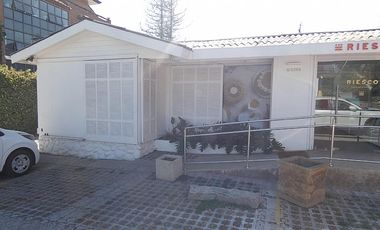 EXCELENTE UBICACIÓN LOCAL CON JARDÍN INTERIOR