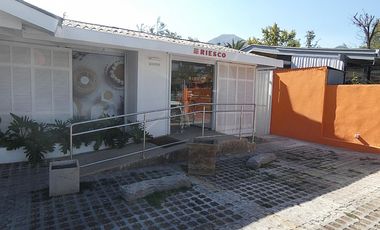 EXCELENTE UBICACIÓN LOCAL CON JARDÍN INTERIOR