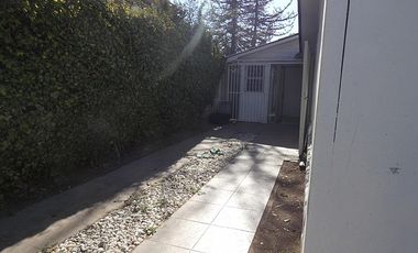 EXCELENTE UBICACIÓN LOCAL CON JARDÍN INTERIOR