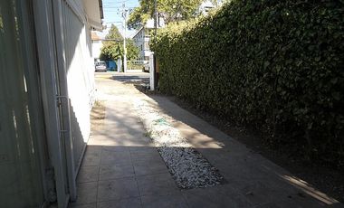 EXCELENTE UBICACIÓN LOCAL CON JARDÍN INTERIOR