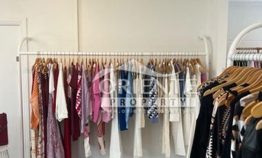 EXCELENTE UBICACIÓN LOCAL CON JARDÍN INTERIOR