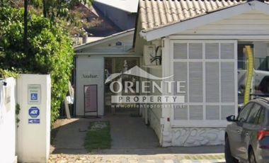 EXCELENTE UBICACIÓN LOCAL CON JARDÍN INTERIOR