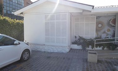 EXCELENTE UBICACIÓN LOCAL CON JARDÍN INTERIOR